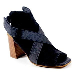 Diba true suede block heel peep toe bootie sz 8